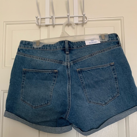 H&M Jean shorts - Picture 2 of 3